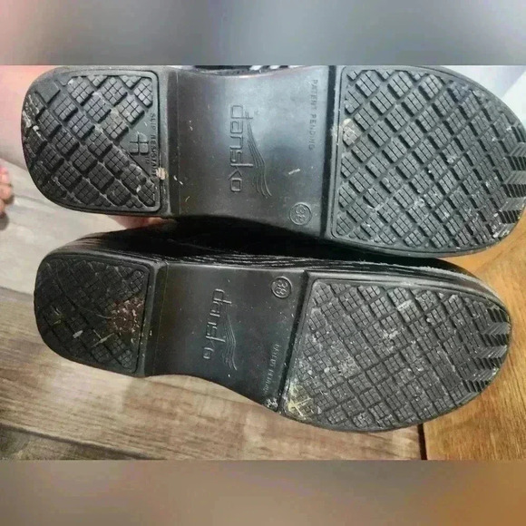 Dansko Professional Black Tooled Floral Clogs Size 38 - Picture 6 of 6